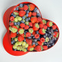 Коробка с ягодами и виноградом сердце 1500гр фото 2